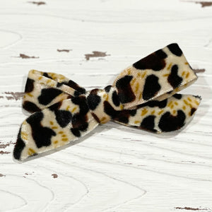 Classic 4" Velvet Bow Cat Collection