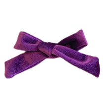 Load image into Gallery viewer, Classic 4&quot; Velvet Bow
