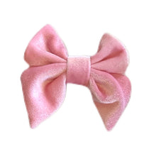 Load image into Gallery viewer, Butterfly 3&quot; Velvet Bow
