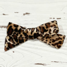 Load image into Gallery viewer, Classic 4&quot; Velvet Bow Cat Collection
