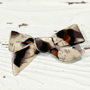Classic 4" Velvet Bow Cat Collection