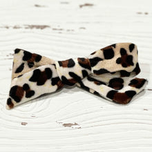 Load image into Gallery viewer, Classic 4&quot; Velvet Bow Cat Collection
